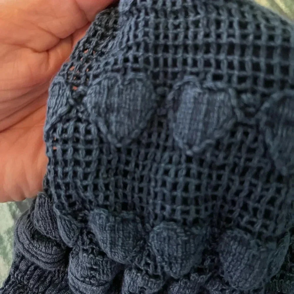 Cute halter top. - Picture 4 of 4